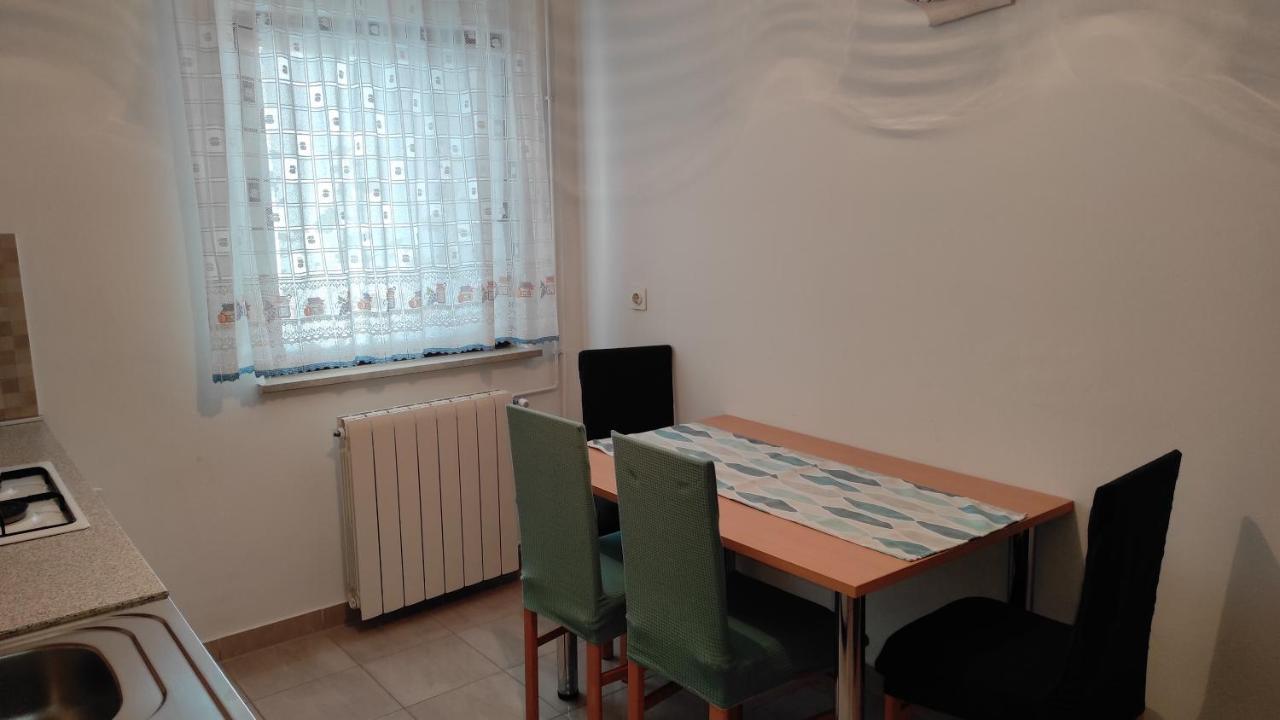 App Karmen With Free Parkig Apartment โปเรช ภายนอก รูปภาพ