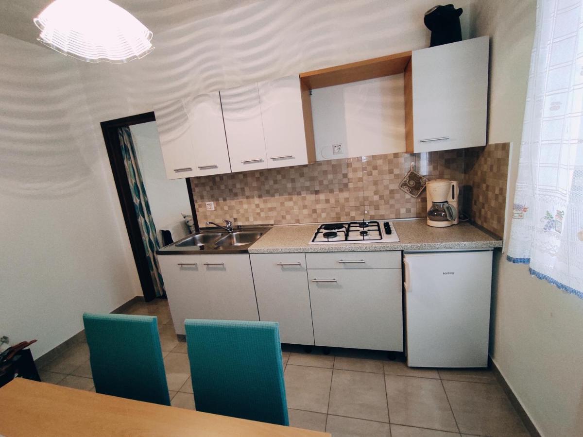 App Karmen With Free Parkig Apartment โปเรช ภายนอก รูปภาพ