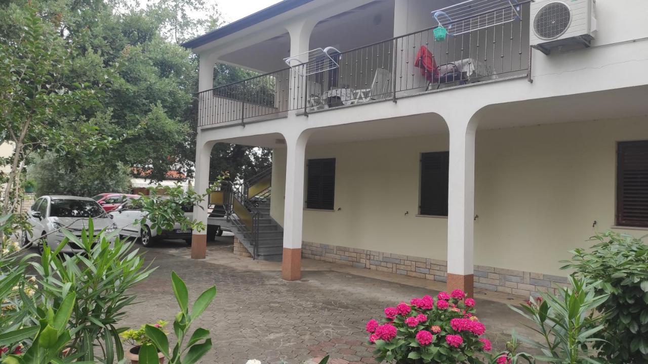 App Karmen With Free Parkig Apartment โปเรช ภายนอก รูปภาพ