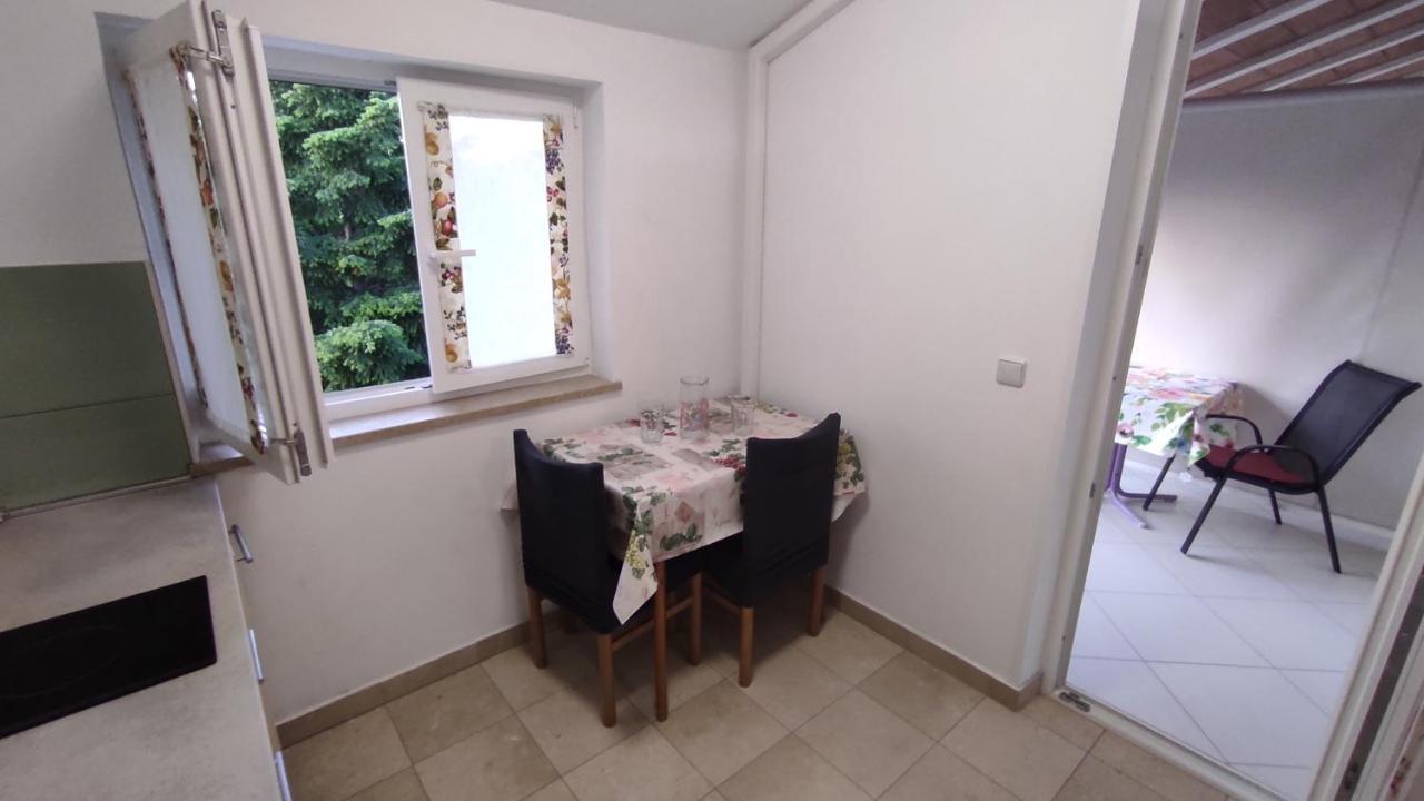App Karmen With Free Parkig Apartment โปเรช ภายนอก รูปภาพ