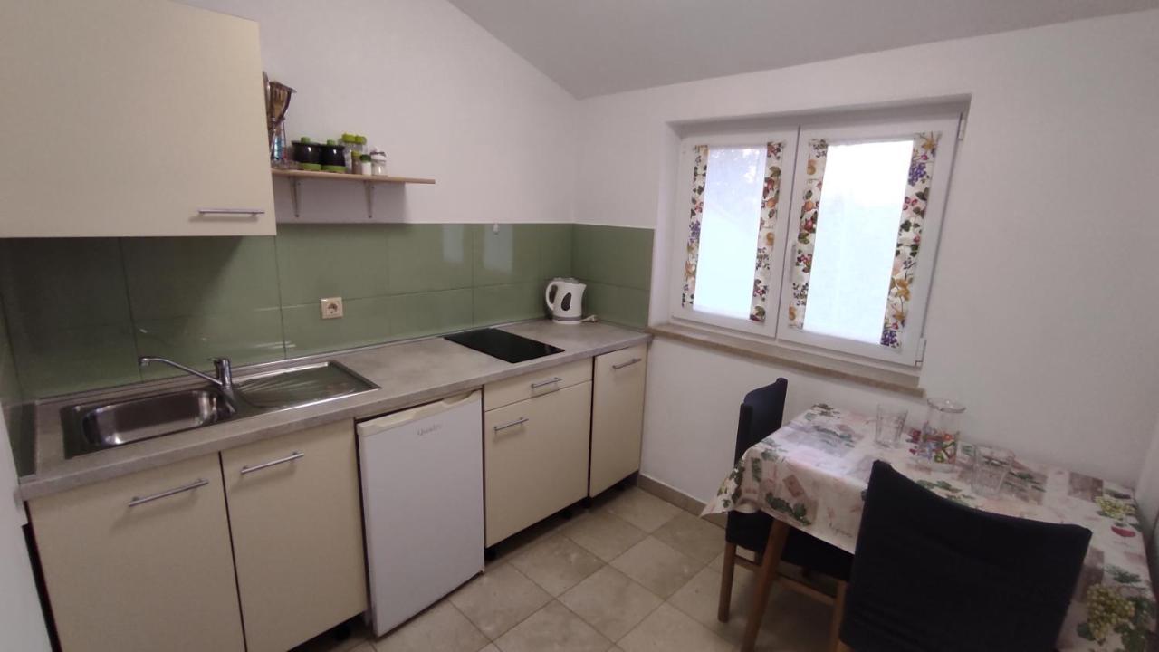 App Karmen With Free Parkig Apartment โปเรช ภายนอก รูปภาพ