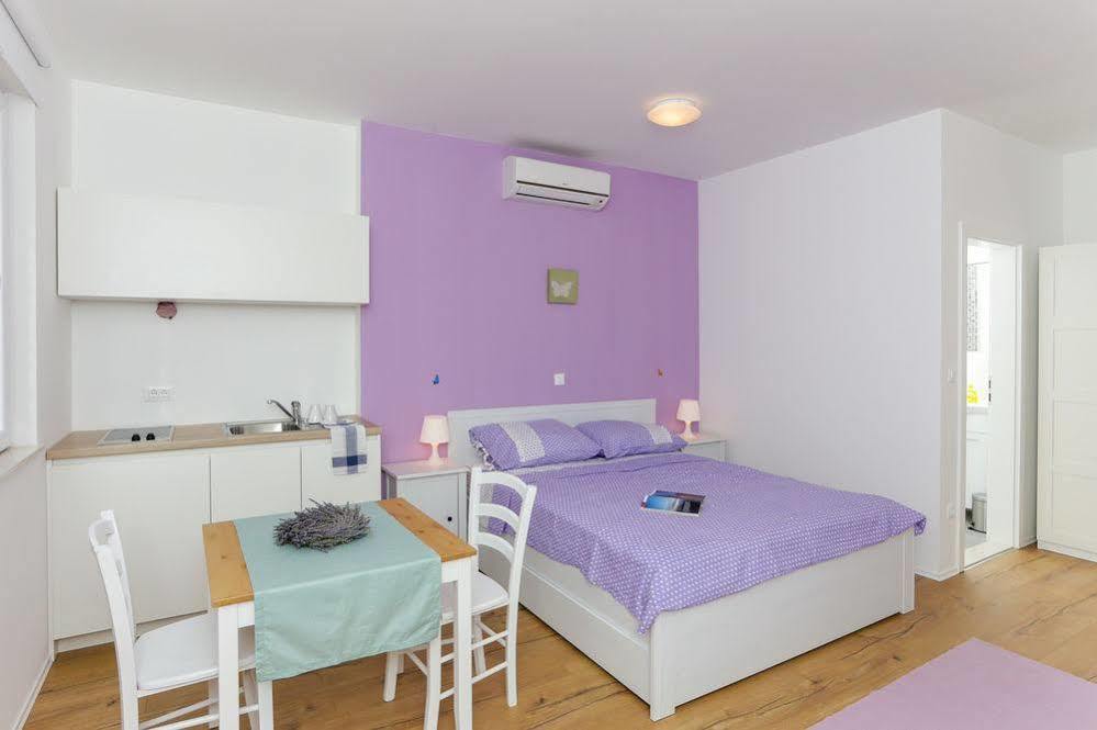 App Karmen With Free Parking Apartment โปเรช ภายนอก รูปภาพ